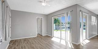 949 SE 10th Ct Gallery 11