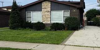 7011 N Hamlin Avenue Gallery 1