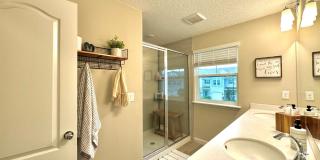 Beautiful Townhome in a perfect location Gallery 12