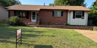 3 bed, 1 bath home for rent in Moore near Santa Fe and NW 27th Street, New paint, and flooring! Gallery 1