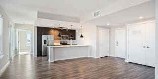 AMLI at Uptown Gallery 10