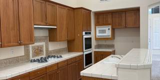 BEAUTIFUL SINGLE STORY 3+BD, 2.5 BA, & 3 CAR GARAGE! Gallery 12