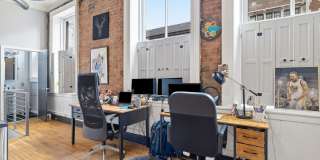 *Beautifully Updated & Unique 1BD/2BA Condo Unit Available in South Side* Gallery 20