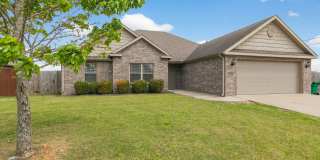 Great 4 Bedroom homes close to Bentonville West Gallery 1