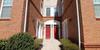 Updated Condo w/Garage - Loudoun Metro Gallery 1