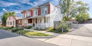 Newly Renovated 3 Bedroom, 1 Bathroom Townhouse Newly Renovated 3 Bedroom, 1 Bathroom Townhouse Gallery 1