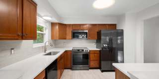 Ready for move in!  Home in water privileged Hillsmere! Gallery 4