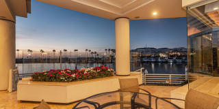 Exquisite Waterfront Gem. Gallery 8