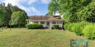 Spacious Country Home in Convenient La Crosse Location Gallery 1