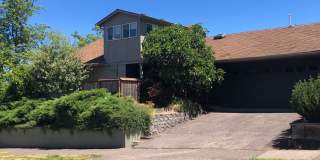 Large 3 bedroom 2 bath duplex in South Eugene! Gallery 1
