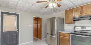 112 E Grove Street Gallery 4