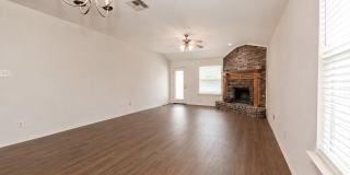 $1,950 3 Bed/2 Bath/2 Garage Ready for Move-in Home in Woodland Creek Gallery 5
