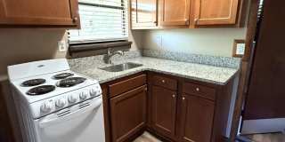 Upstairs 2BR/1BA Riverside Duplex Apartment Gallery 6