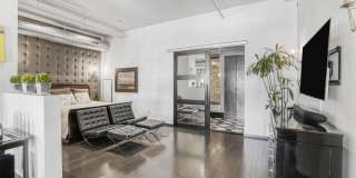 1645 Vine St Gallery 19