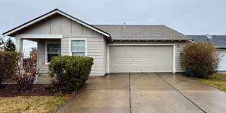 COME TAKE A LOOK AT THIS BEAUTIFUL NEWLY UPDATED HOME IN REDMOND!! Gallery 1