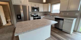 1512 Keystone Cir NE Gallery 1