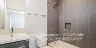 1340 N Kenmore Ave Gallery 10