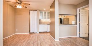 Redmond Condo with 2 Parking Spaces Included Gallery 5