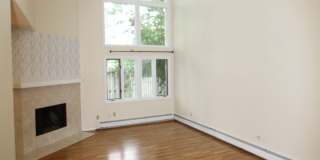 3 Bedroom Townhouse with Lake Access and Private Dock! Gallery 1