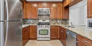 Bright Cozy Home w/ Deck & Yard Near Des Moines Marina Bright Cozy Home w/ Deck & Yard Near Des Moines Marina Gallery 5
