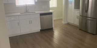 Newly Remodeled 2 bed 2 bath Town-homes in Central Phoenix!! Gated and Pool *** Move-in Special! 50% OFF First and Second months rent! Low Deposit only $995.00. Gallery 4