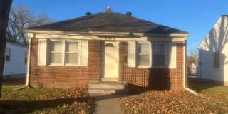 Cozy 2 Bed 1 Bath HOUSE w Garage Gallery 1
