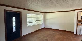 Gorgeous 3 Bed 1 Bath in The Village Gallery 3