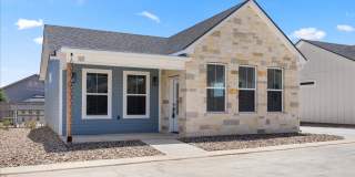 Bright, Spacious, & Beautifully Designed 1 bed 1.5 bath Gallery 1