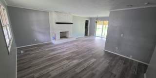 3 bedroom/1.5 bathroom house/2 car garage Gallery 3