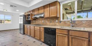 6 Bedrooms, 3 Bath,  Pool CLOSE TO ASU (Rural & Broadway) Gallery 15