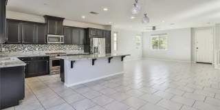 6746 N Glasner Gallery 7