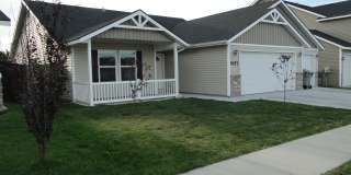 7657 S Acacia Ave Gallery 1