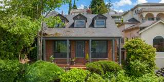 Historic Laurelhurst Home ~ Quiet Neighborhood~ Stunning Water View! 4 Mins to U Village/UW Historic Laurelhurst Home ~ Quiet Neighborhood~ Stunning Water View! 4 Mins to U Village/UW Gallery 3