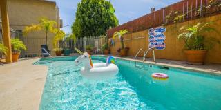 13952 Moorpark St. Gallery 43