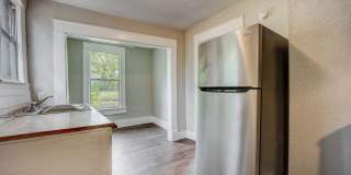 Freshly Updated 2 Bedroom House Gallery 8