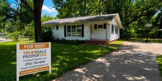 3BR- 1.5BA house with large yard- with move in special for July! Gallery 1