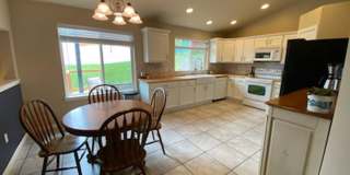 Sunny and spacious 3 bed, 2.5 bath house with living and family room, with huge back yard! Gallery 8
