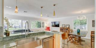 309 Oak St Gallery 30