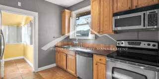 Beautiful Home with Washer/Dryer and Fenced Yard Gallery 6