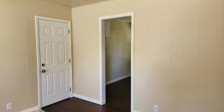 5108 N. Beaver Gallery 3