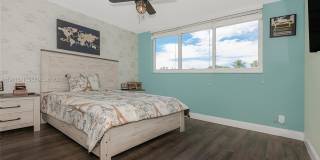 9811 N Hollybrook Lake Dr Gallery 16