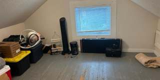 PRELEASE: Spacious 6+ bdrm/2 bath in York Neighborhood Gallery 23