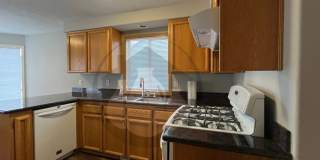 Single Level House - Move-in Ready Early July Gallery 3