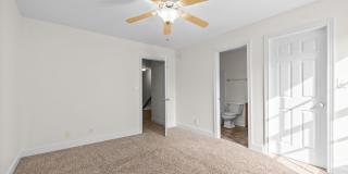 Pet Friendly Condo Downtown! Gallery 23