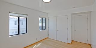 MODERN & BRIGHT. TOP-FLOOR, 4BR3BA HOUSE-LIKE APARTMENT W/ OPEN FLOOR PLAN, 3 DECKS FOR INDOOR/OUTDOOR LIVING & 2-CAR GARAGE JUST BLOCKS TO ABBOT KINNEY, PARK & MINS TO CANALS & BEACH! Gallery 30