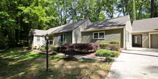 FURNISHED: Modern 6 Bdrm (7 beds) Home with BBQ, Foosball, HotTub & Private Pool - Close To Airport&Downtown Gallery 50