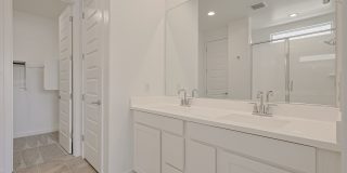 Beautiful 4 Bedroom in Aloravita Community Gallery 30