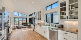 Downtown Louisville 3-BDR Fully Furnished Gem Gallery 8
