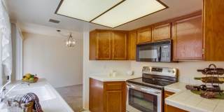 Spacious Townhome in University City for Rent! Gallery 11