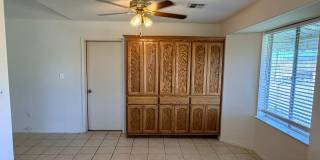 3+2 w/garage and large fenced backyard Gallery 5